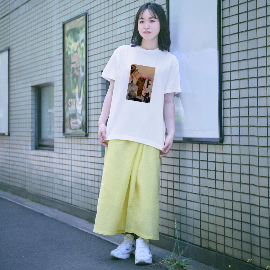 乙類の本能から目を背けて Regular Fit T-Shirt