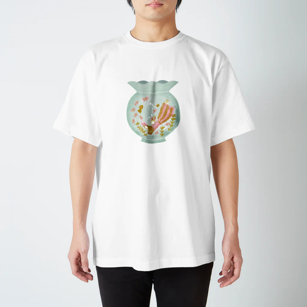 とほんSUZURI出張所の金魚鉢読書 Regular Fit T-Shirt