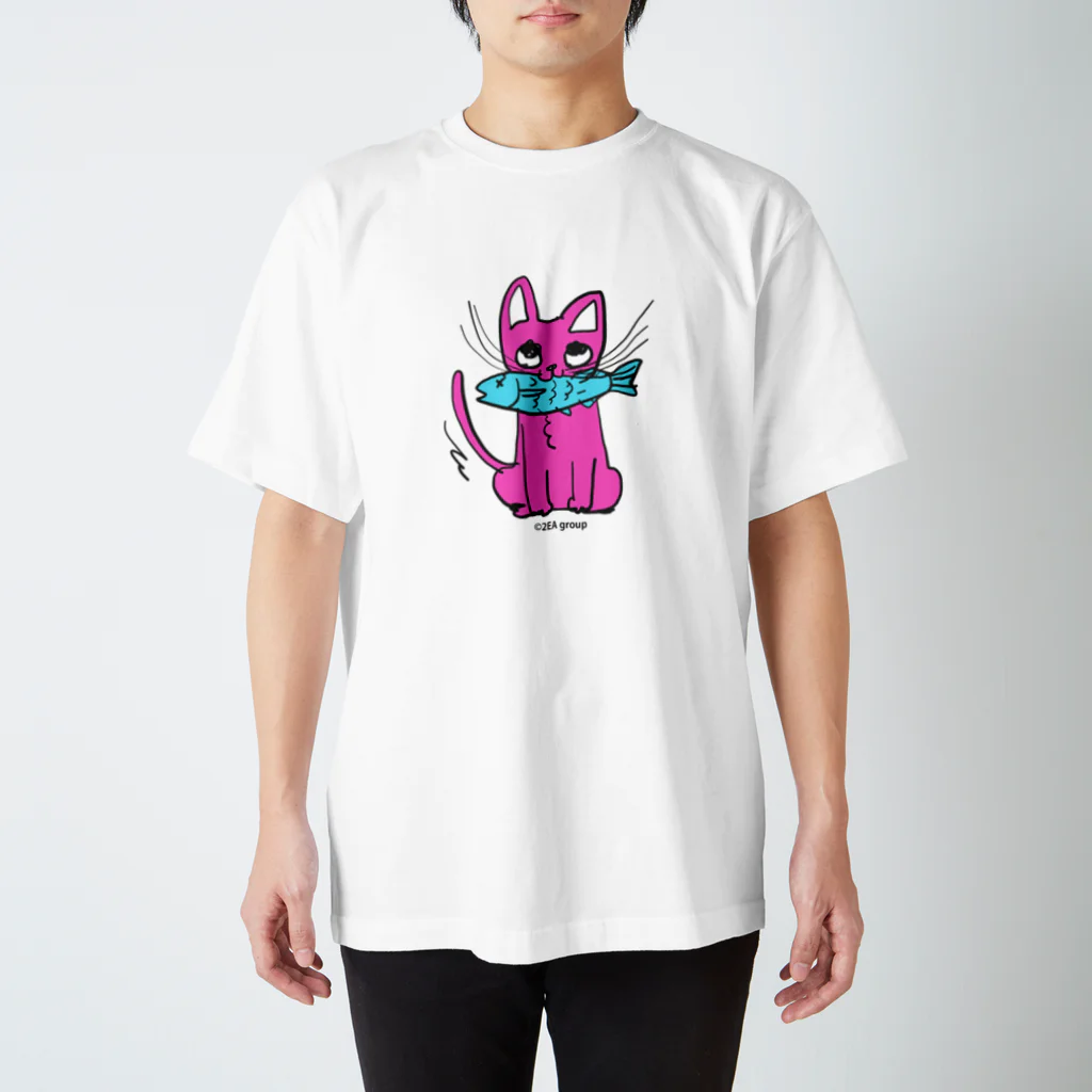 Official GOODS Shopのお魚くわえたピンクニャーンコ Regular Fit T-Shirt
