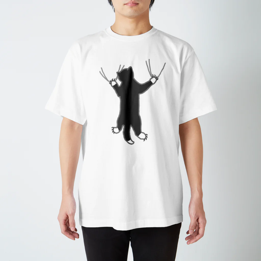 ざわ屋のしがみつく靴下猫 Regular Fit T-Shirt
