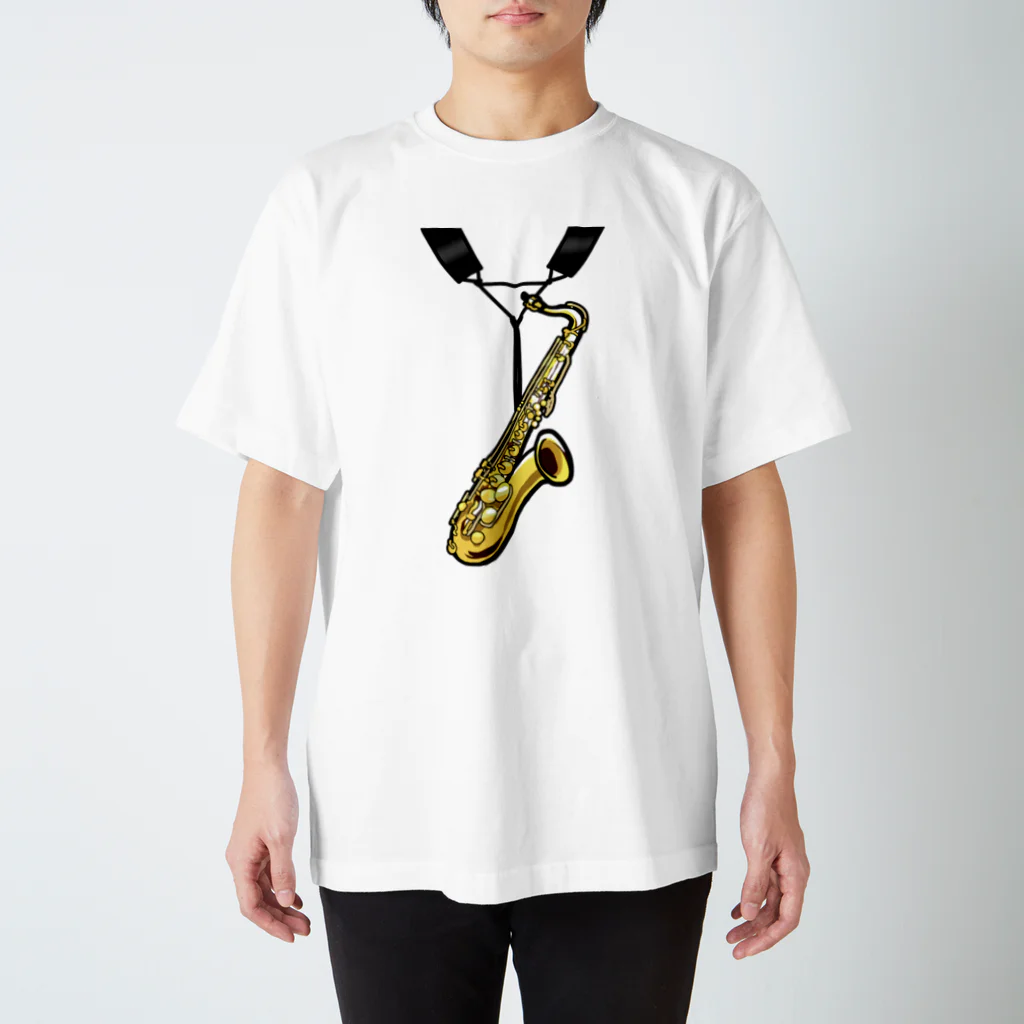 オカヤマの肩からサックスをぶら下げる Regular Fit T-Shirt