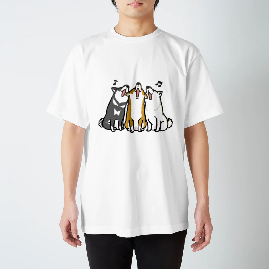 真希ナルセ（マキナル）の歌う三柴（赤・黒・白） Regular Fit T-Shirt