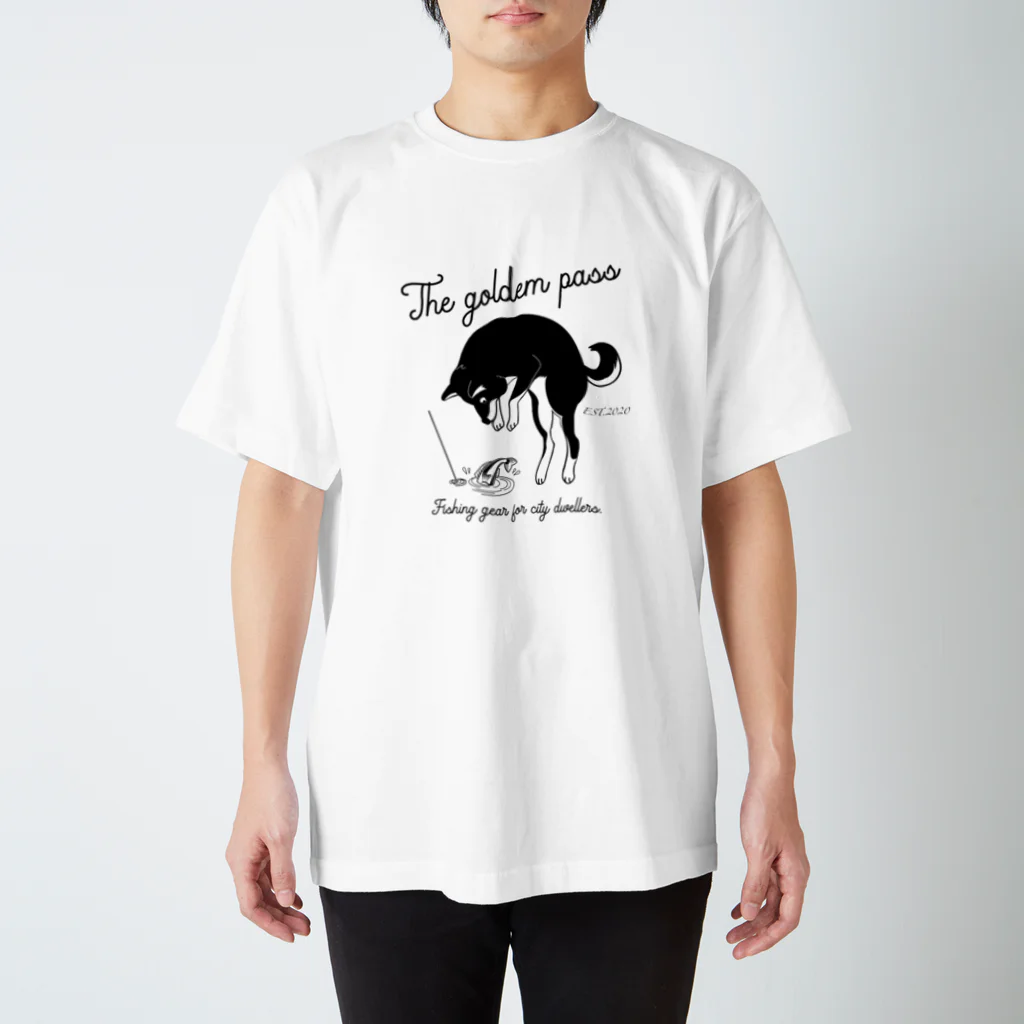 The golden pass.の釣り黒柴犬 Regular Fit T-Shirt