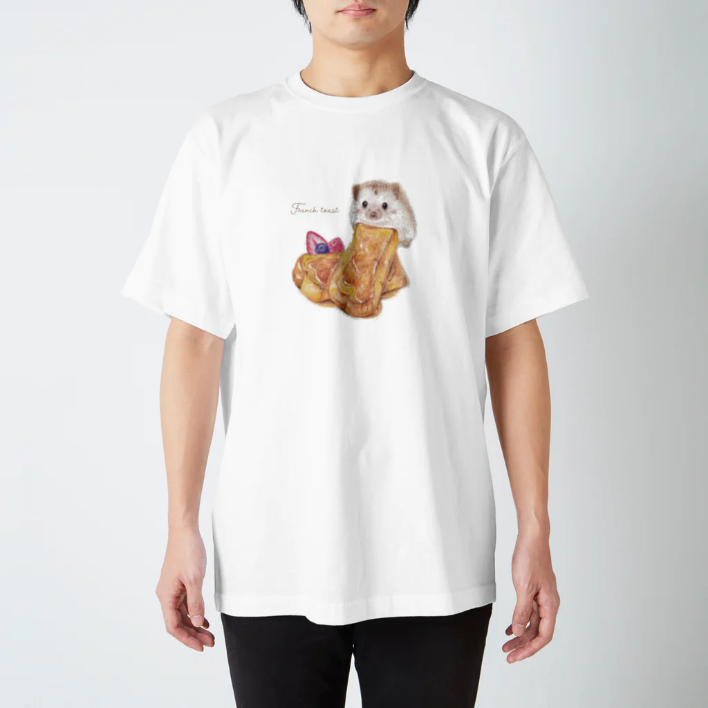 aiart aimiのハリちゃんとフレンチトースト(文字入り) Regular Fit T-Shirt