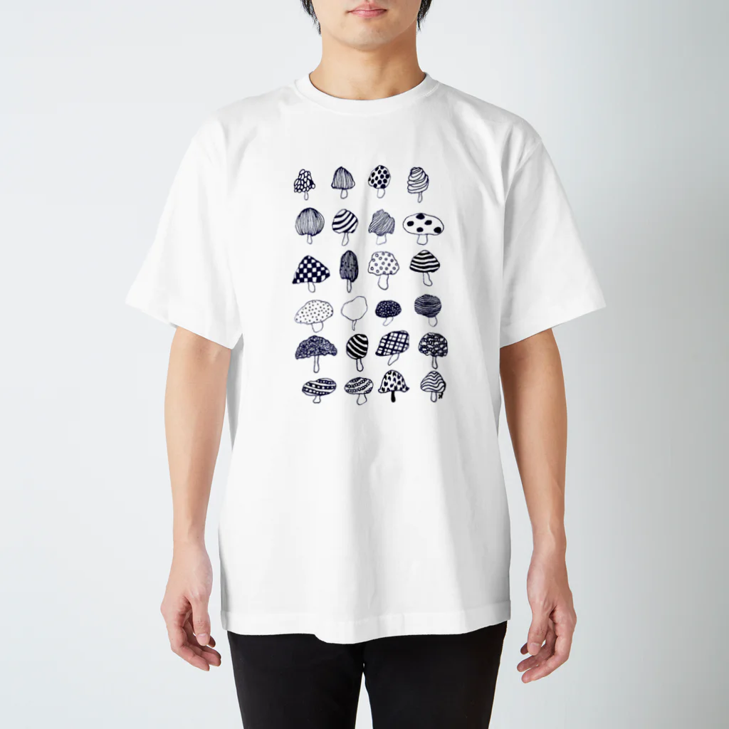 オガサワラミチの様々なきのこ Regular Fit T-Shirt