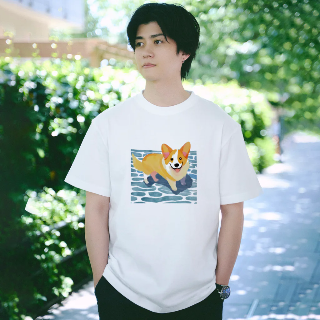 コーギーライフの水遊びコーギー Regular Fit T-Shirt