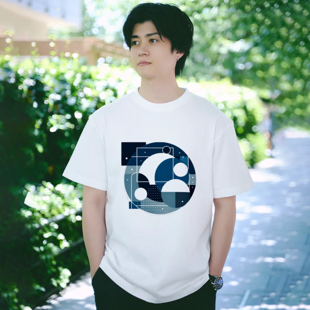 抽象画の世界の青と白の抽象画 Regular Fit T-Shirt