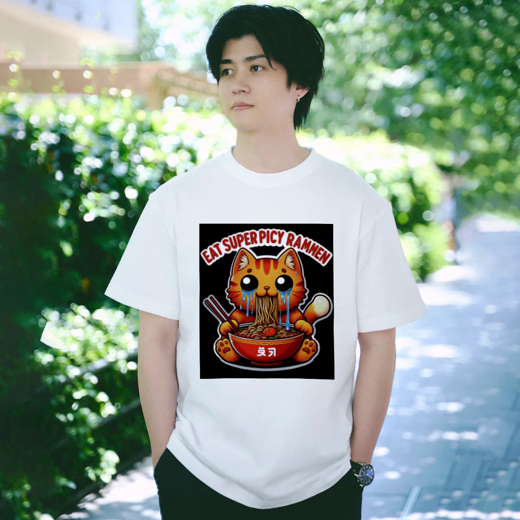 eightrol3431の激辛ラーメン好きな猫ちゃん Regular Fit T-Shirt