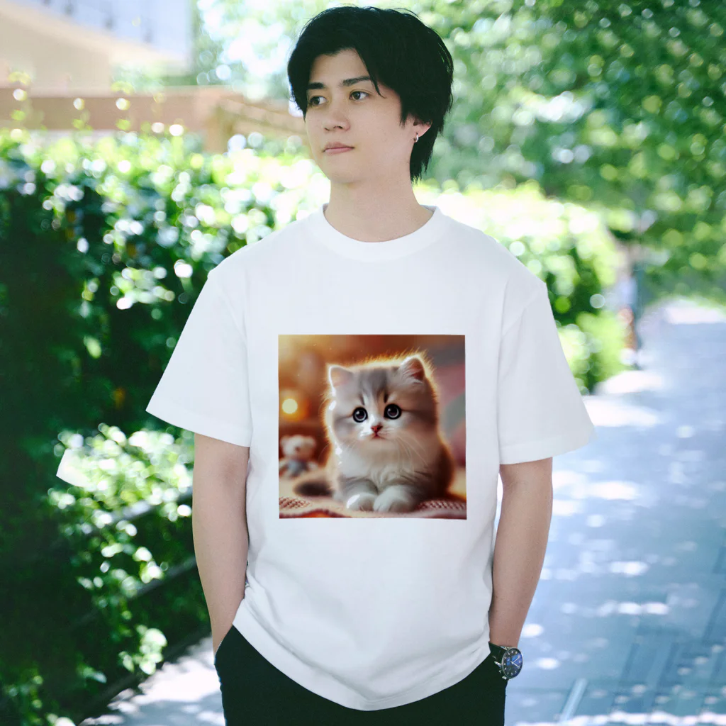 Kokko’s AI Artのふわふわ子猫のぬくもりTシャツ Regular Fit T-Shirt