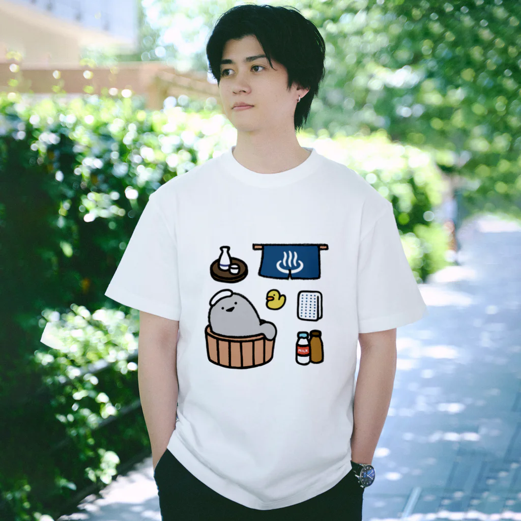 サカバンバスピスのいる生活の温泉を楽しむサカバンバスピス Regular Fit T-Shirt
