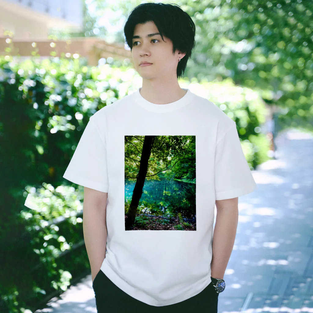 Butamaroの神々しい池 Regular Fit T-Shirt