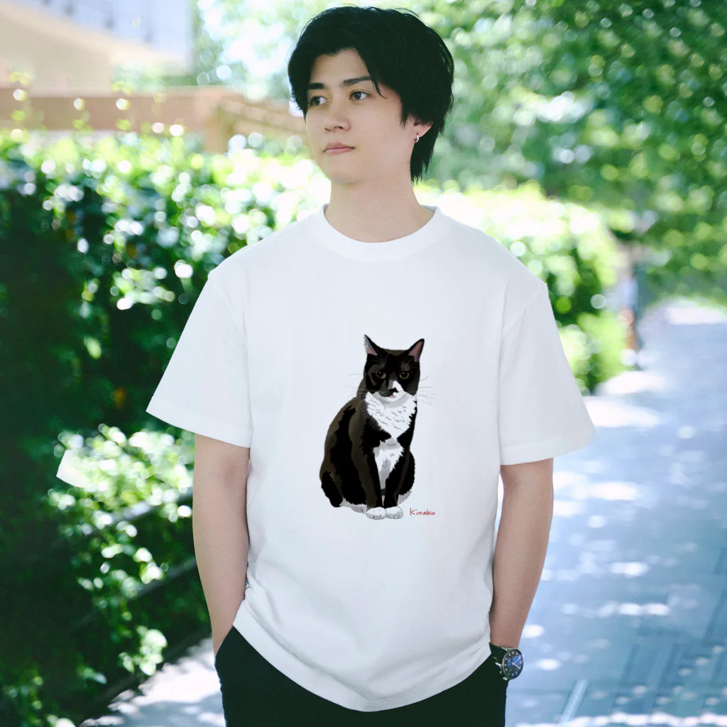 kinako-japanの靴下猫 Regular Fit T-Shirt