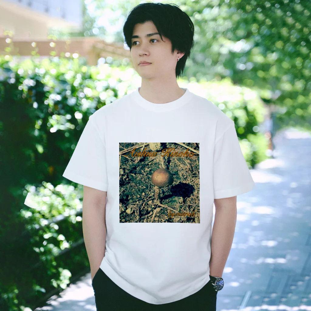仁英羅(nierah)の哀愁きのこTシャツ 淡色Ver. Regular Fit T-Shirt