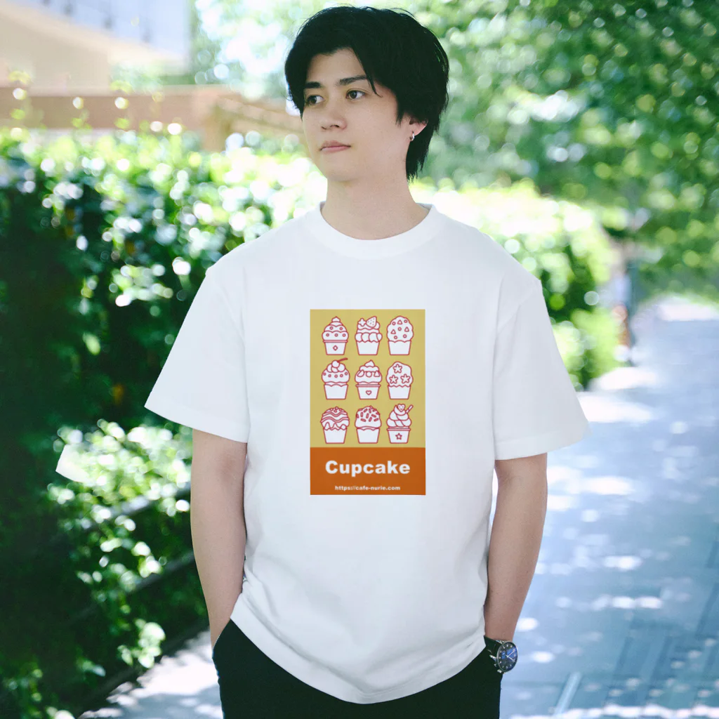 Cafe・de・ぬりえ ShopのCupcake Regular Fit T-Shirt