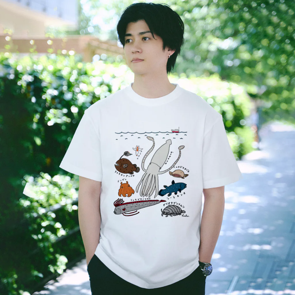 母アパレルの深海生物シリーズ Regular Fit T-Shirt