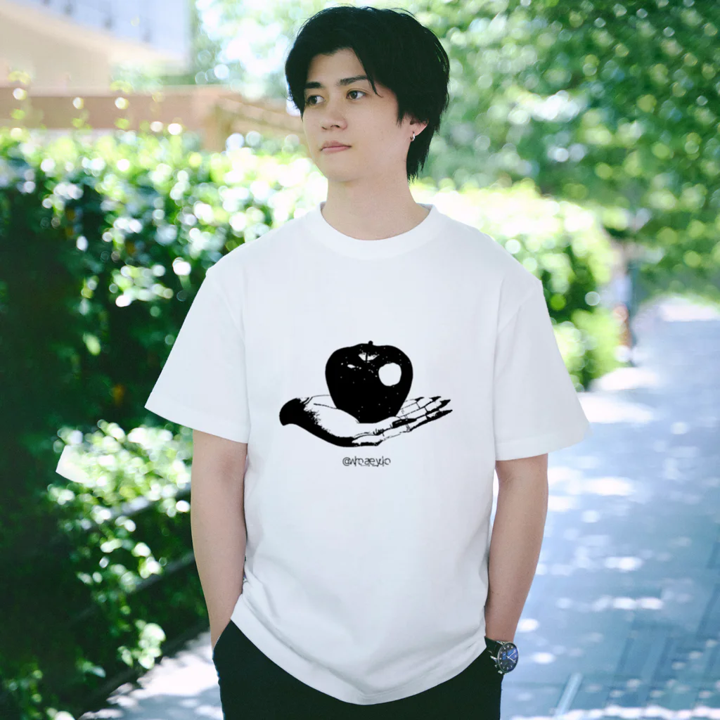 WhoAreYukoのりんごおひとつ Regular Fit T-Shirt