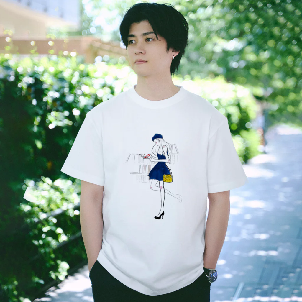 Jojo Yan | A Fashion Illustratorのこの本が好き Regular Fit T-Shirt