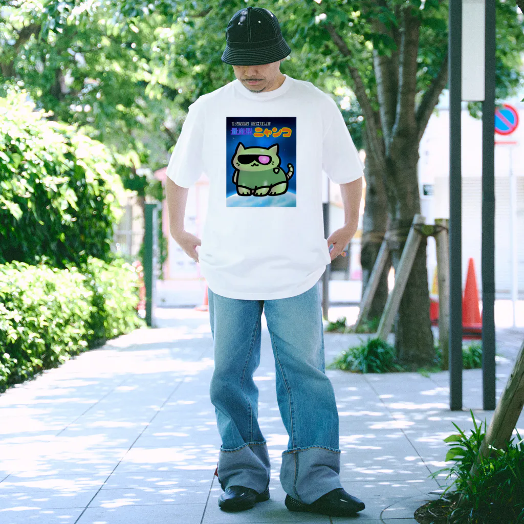 ヒトコト屋の量産型ニャンコ ボックスアート Regular Fit T-Shirt