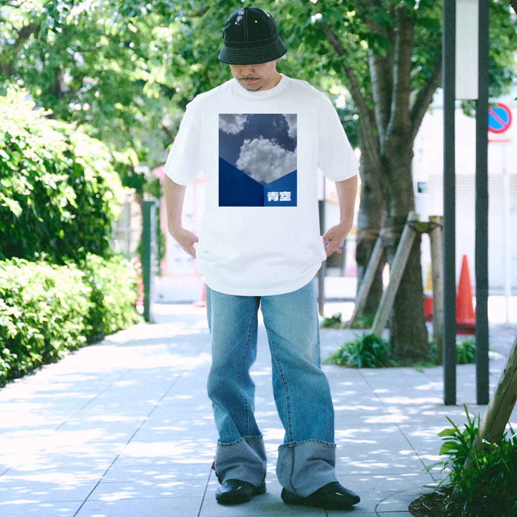 Stay Hungry Syndicate（腹ペコ同盟）の“Sky Meets Shape” Regular Fit T-Shirt