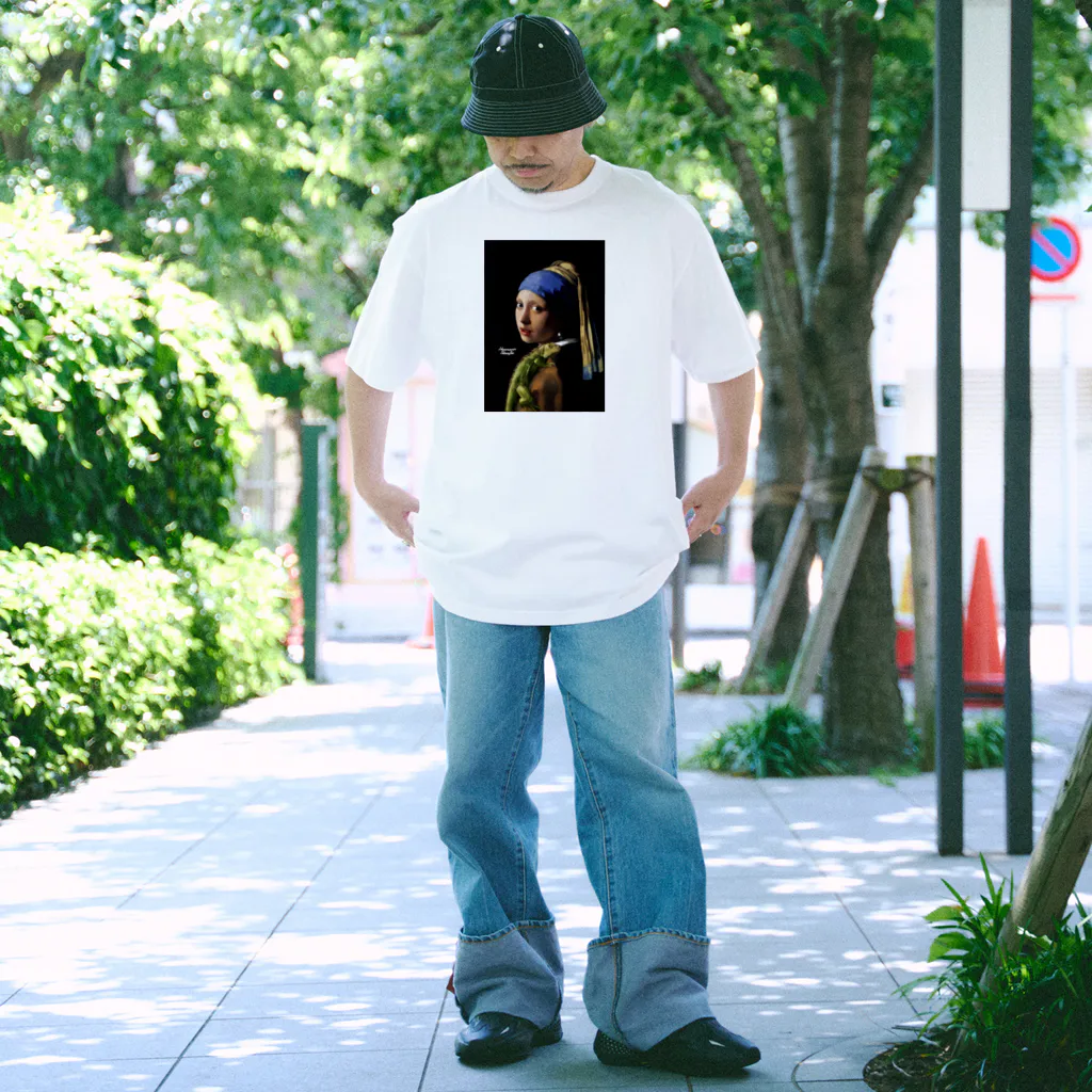 HermannStrasseのフェルメールとグリーンイグアナ Regular Fit T-Shirt