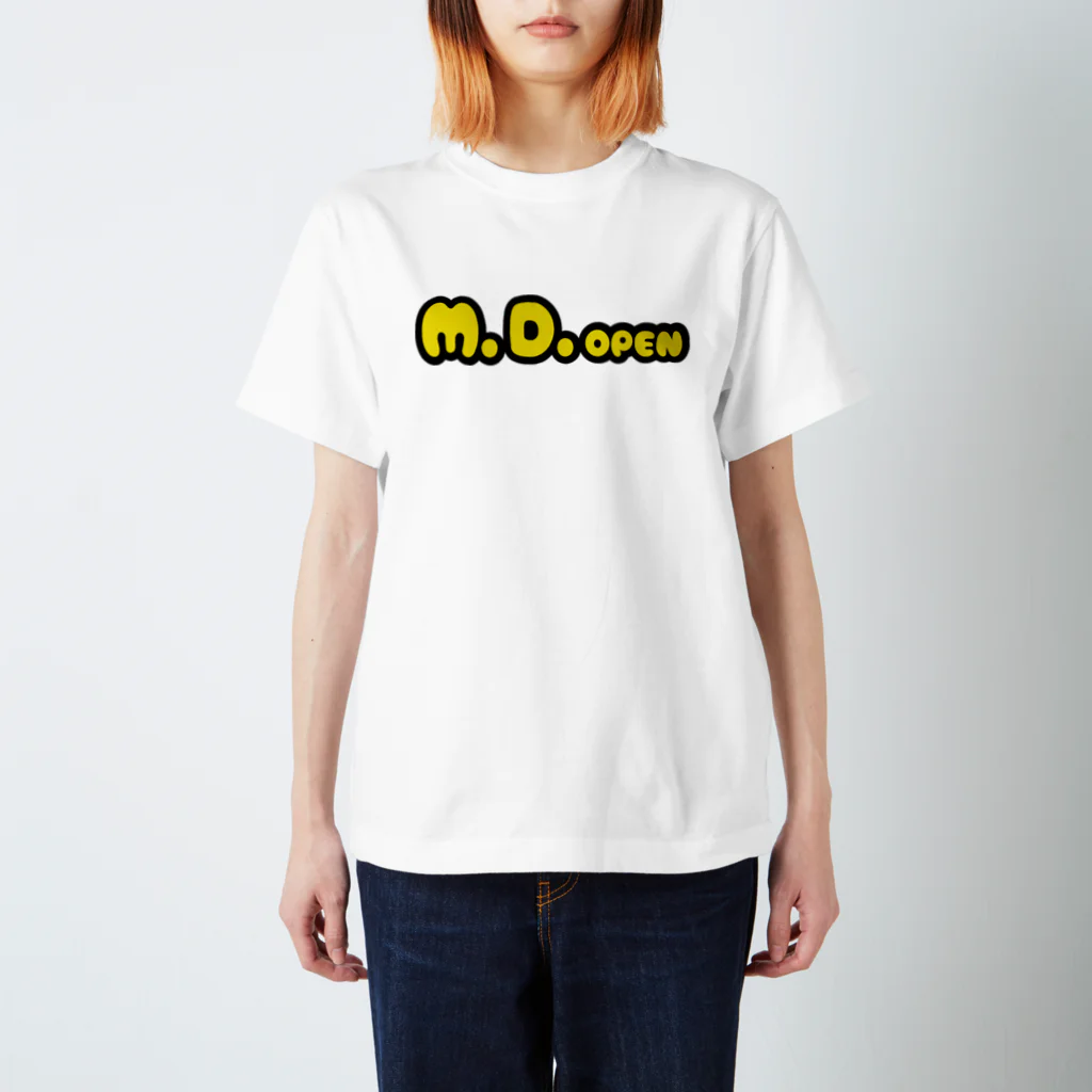 M.D.openのM.D.openイエローロゴ Regular Fit T-Shirt