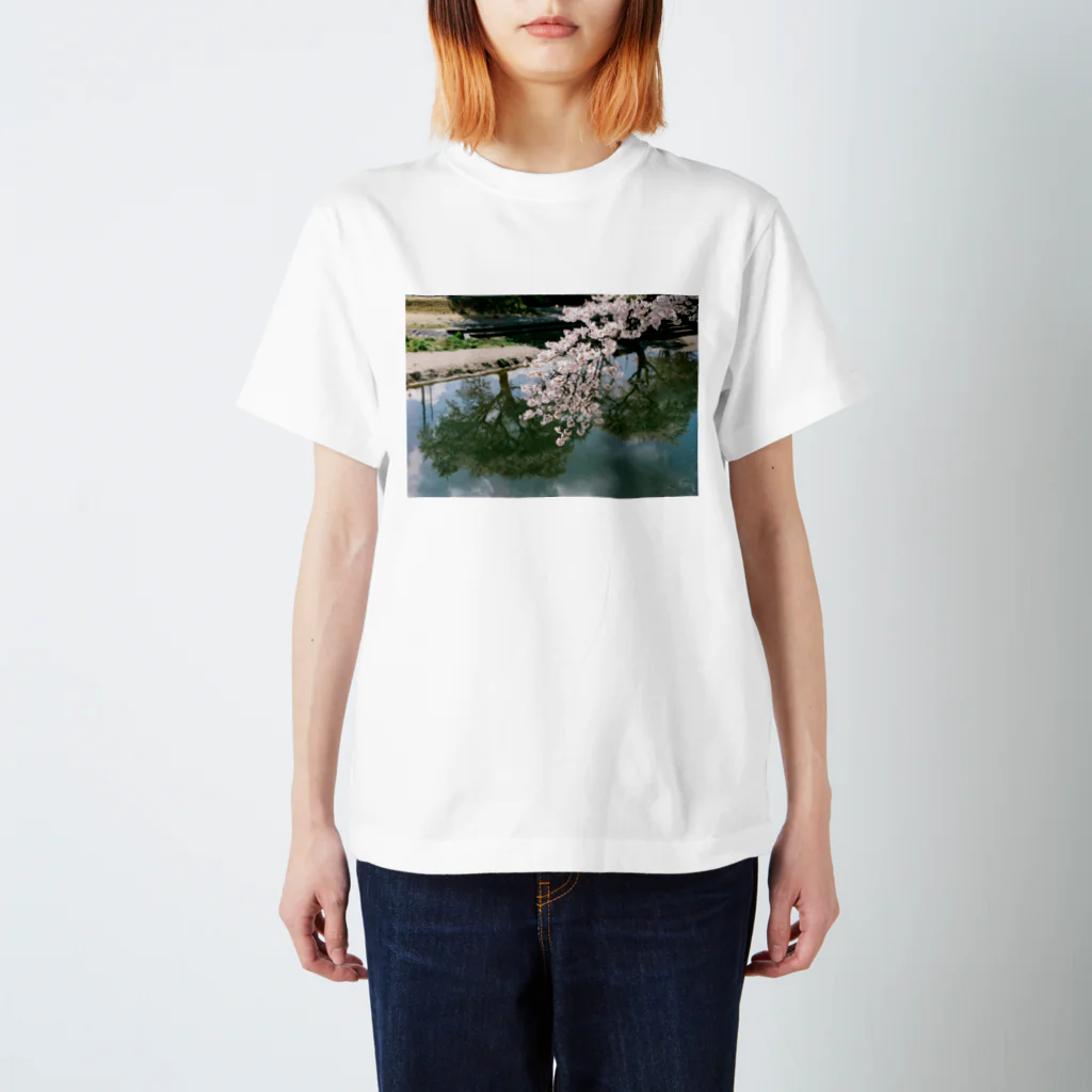 フィルムカメラのある生活の花のある生活 #02 Regular Fit T-Shirt