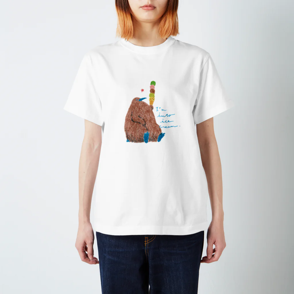 Tomomi Fujiiのずんぐりやの子ペンギンとアイス Regular Fit T-Shirt