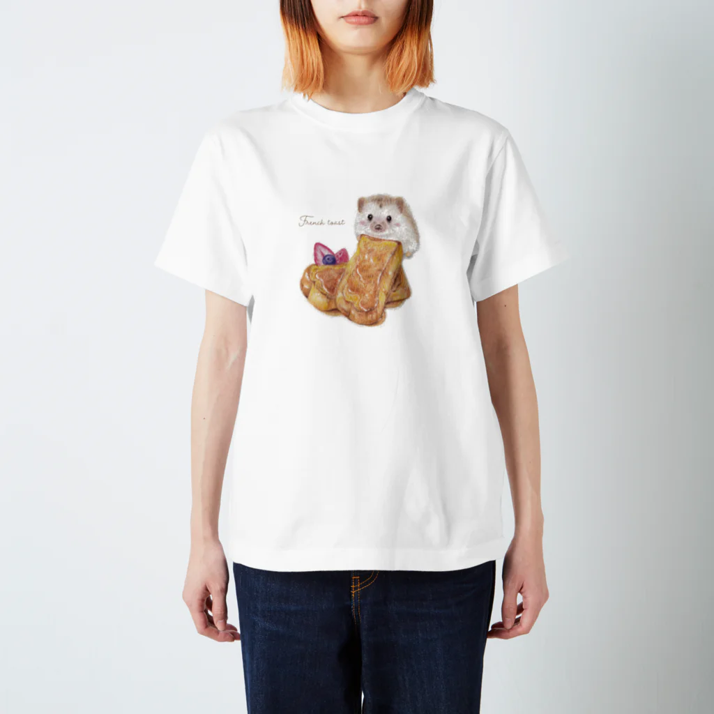 aiart aimiのハリちゃんとフレンチトースト(文字入り) Regular Fit T-Shirt