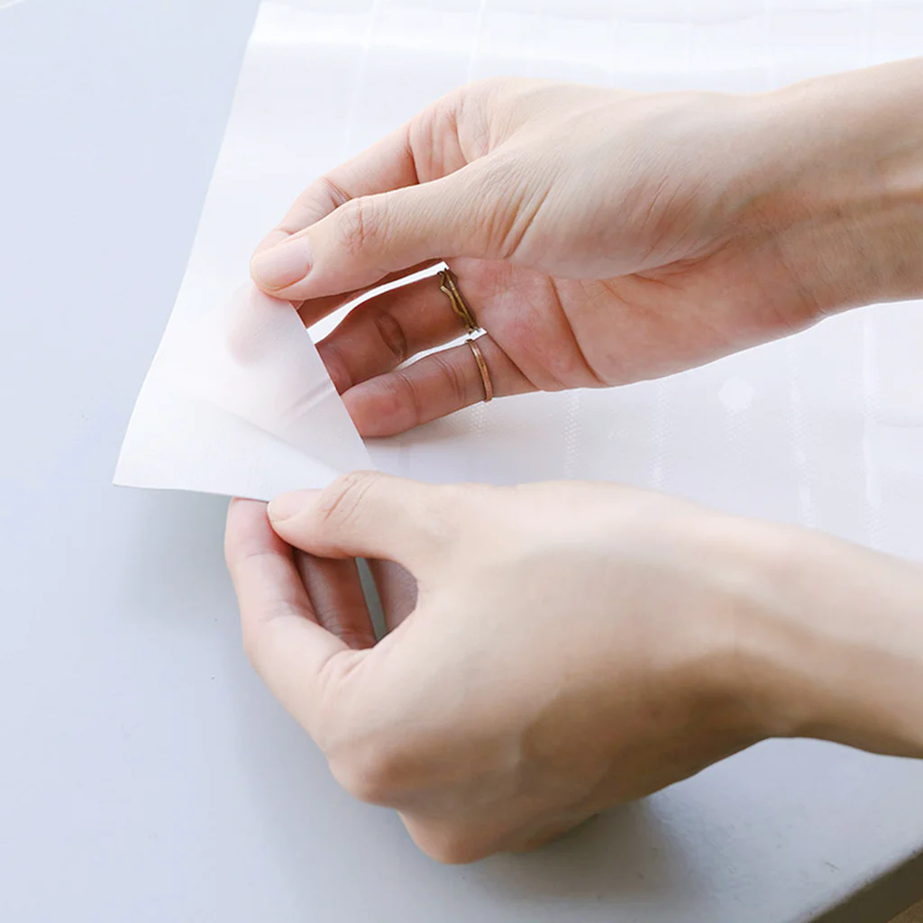 keeeeeep smilingの口紅を塗る女とスリスリする猫 Stickable Poster are made of peel-and-stick material