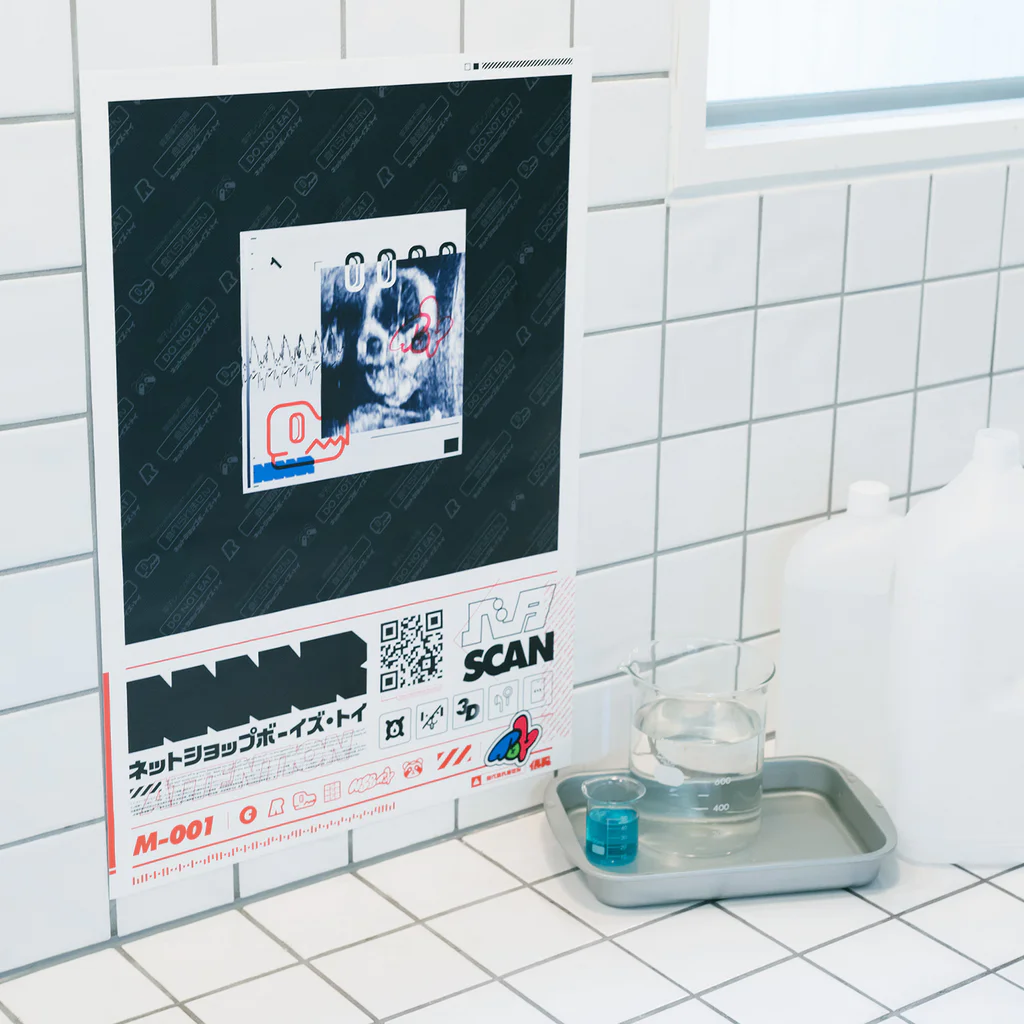 keeeeeep smilingの口紅を塗る女とスリスリする猫 Stickable Poster on the tiles