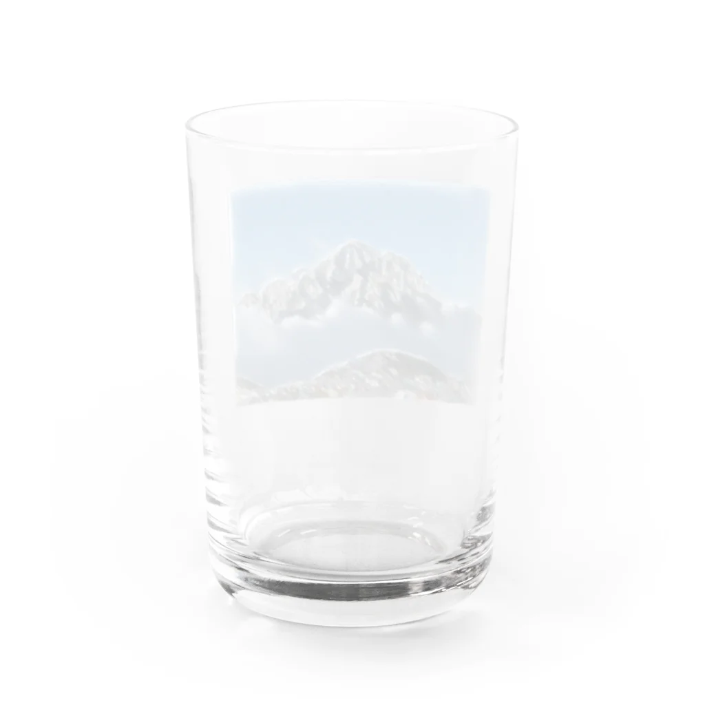 静かな山の頂への雲海の劔岳 Water Glass :back