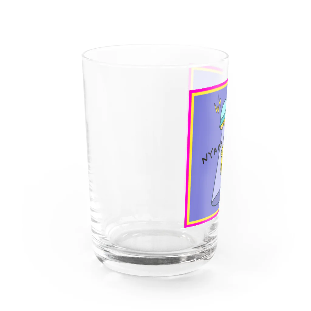 なで肩うさぎのTシャツ屋さんのUFOと黄色いネコ Water Glass :left
