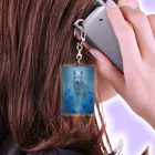 蒼い薔薇のアトリエの蒼薔薇アートピース －銀狼のまなざし－ Acrylic Key Chain