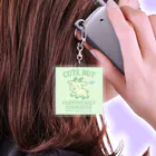 CUTE BUT EXISTENTIALLY EXHAUSTEDのCUTE BUT EXISTENTIALLY EXHAUSTED – ゆるやぎ宇宙Tシャツ Acrylic Key Chain