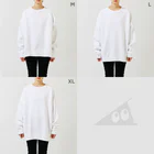 三好愛のおなかいたいとき Big Crew Neck Sweatshirt :model wear (woman)