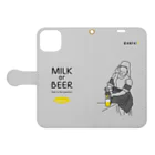 ビールとアート TM-3 Designの名画 × BEER（牛乳を注ぐ女・牛乳かビールか、それが問題だ。）黒線画-淡グレー Book-Style Smartphone Case:Opened (outside)