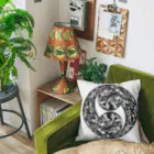 Ａ’ｚｗｏｒｋＳの合わせ髑髏二つ巴 薄墨（オリジナル家紋シリーズ） Cushion