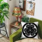 『Nothing Is Real』-- IN SUZURIの動物家紋。H.T.（三つ葉葵ハシビロコウ）黒 Cushion