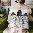 『Nothing Is Real』-- IN SUZURIの動物家紋。H.T.（桐にゾウ）黒 Cushion