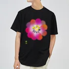 ラッキーウィのbeautiful pickle Dry T-Shirt
