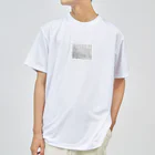 民　三角　（たみ　みかど）の花の専門店の雨を見る人々 Dry T-Shirt