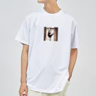 takeoutのカーテンにつかまっているネコ Dry T-Shirt