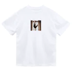 takeoutのカーテンにつかまっているネコ Dry T-Shirt