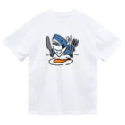 サメ わりとおもいのエビフライを食べようとするサメ Dry T-Shirt