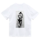 akane_art（茜音工房）のモノクロチワワ（あくび） Dry T-Shirt