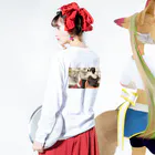 春画アートTシャツショップの喜多川歌麿『歌満くら』　春画アートグッズ Long Sleeve T-Shirt :model wear (back, sleeve)