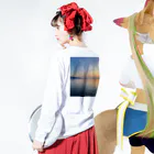 漁火のさざ波 Long Sleeve T-Shirt :model wear (back, sleeve)