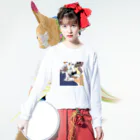 izaomiuの絡み合う猫と猫と猫と…　カラーver. Long Sleeve T-Shirt :model wear (front)