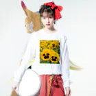 マクマク屋のお絵かきの仲良し2人のサングラスおじさんパンジー Long Sleeve T-Shirt :model wear (front)