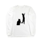 小鳥と映画館の何かを見つめる黒猫たち Long Sleeve T-Shirt
